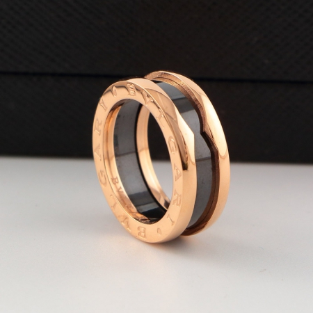 宝格丽窄版弹簧陶瓷戒指 镀18K彩金 戒指情侣指环钛钢玫瑰金  限时促销95折