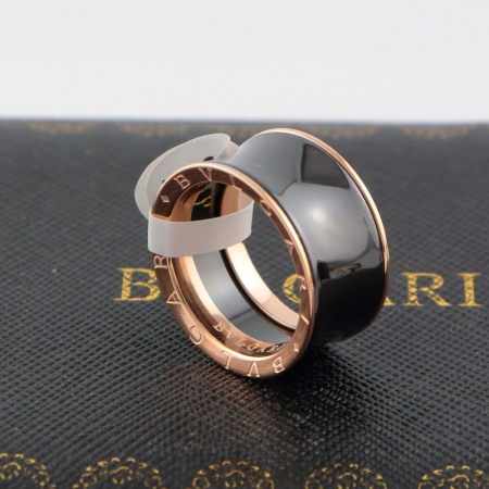 宝格丽圆弧陶瓷戒指 镀18K彩金 戒指情侣指环钛钢玫瑰金