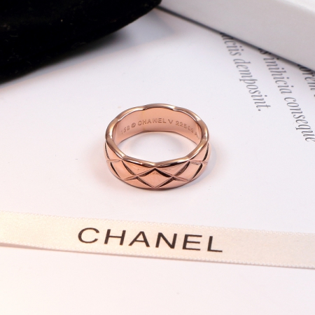 香奈儿菱形格纹戒指 钛钢镶钻戒指情侣指环批发