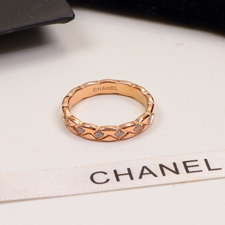 香奈儿镶钻款菱形格纹戒指 时尚钛钢材质新款指环批发 窄版