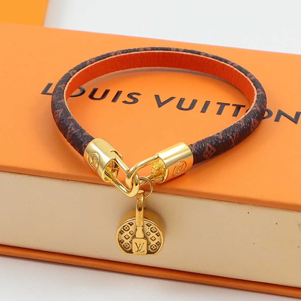 LV圆饼包吊坠手链 欧美时尚皮质钛钢手镯情侣饰品批发