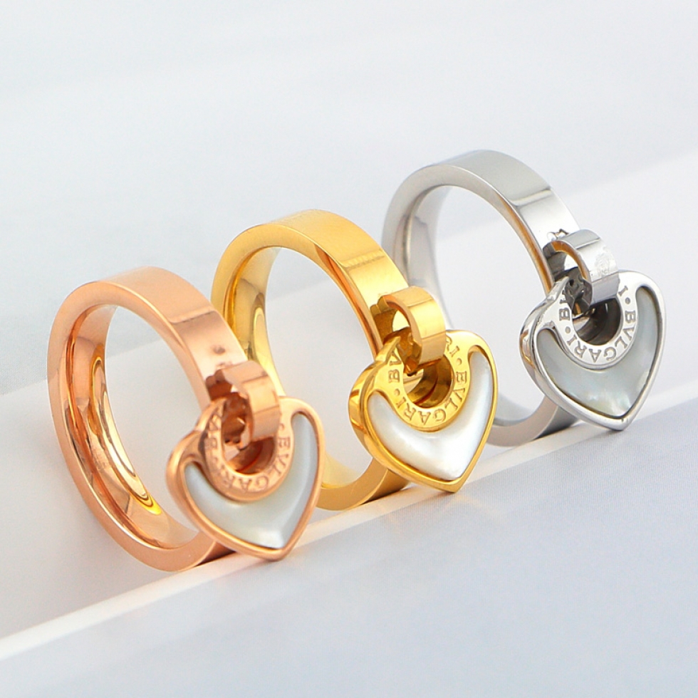 宝格丽爱心吊坠戒指 钛钢字母戒指情侣指环批发