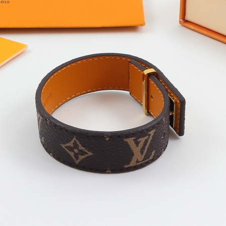 LV立体金属字母手环 欧美时尚表带钛钢手镯情侣饰品批发