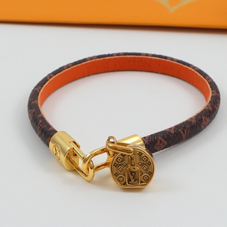 LV圆饼包吊坠手链 欧美时尚皮质钛钢手镯情侣饰品批发