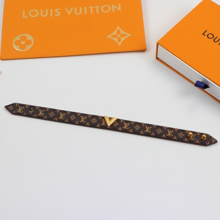 LV老花皮质立体V字母手环 欧美时尚皮带钛钢手镯情侣饰品批发