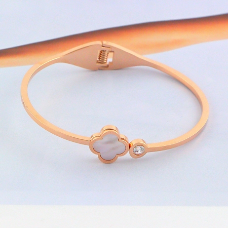 四叶草单钻黑白贝钛钢手镯 欧美个性显气质男女手饰批发