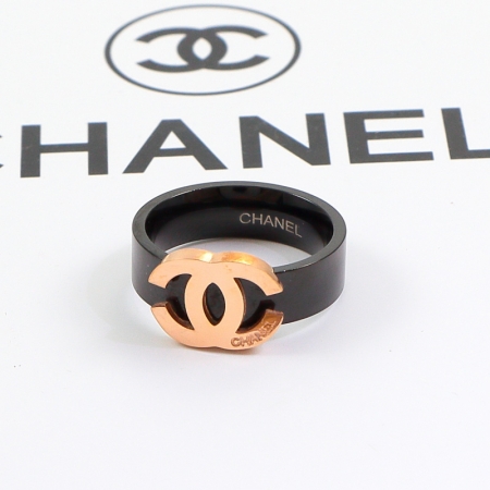 香奈儿黑色钛钢双C字母戒指 钛钢字母戒指情侣指环批发