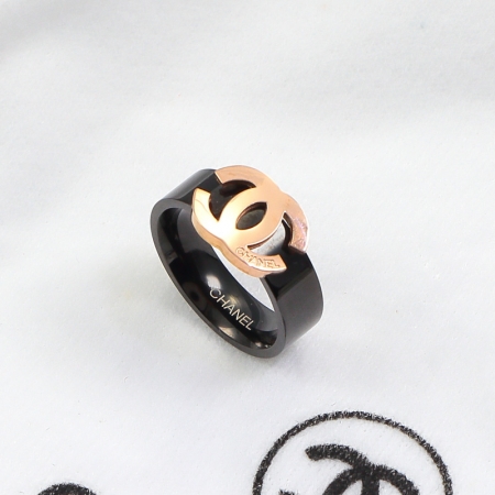 香奈儿黑色钛钢双C字母戒指 钛钢字母戒指情侣指环批发