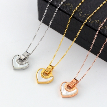 宝格丽爱心吊坠项链 钛钢字母项链情侣项饰批发