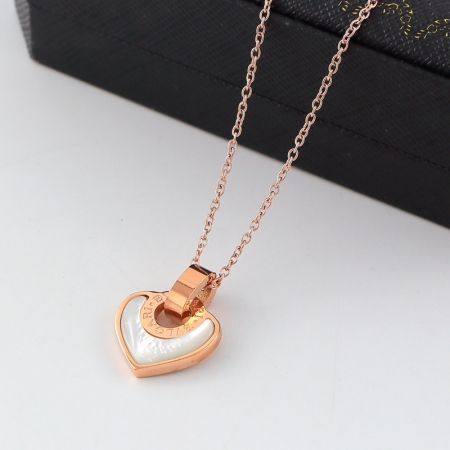 宝格丽爱心吊坠项链 钛钢字母项链情侣项饰批发