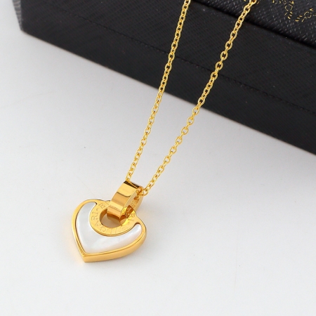 宝格丽爱心吊坠项链 钛钢字母项链情侣项饰批发