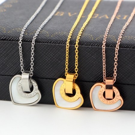 宝格丽爱心吊坠项链 钛钢字母项链情侣项饰批发