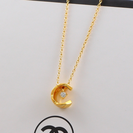 香奈儿菱形纹水冰月项链 时尚钛钢材质新款短链批发