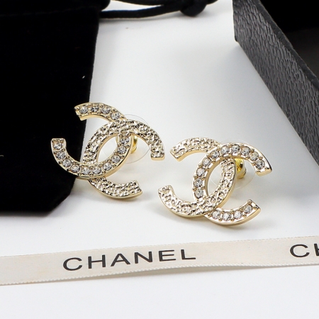 香奈儿立体双C半钻耳钉 镀18K钛钢彩金情侣饰品耳