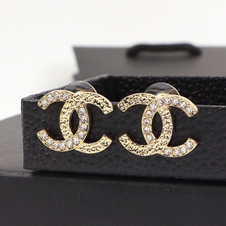 香奈儿立体双C半钻耳钉 镀18K钛钢彩金情侣饰品耳环批发