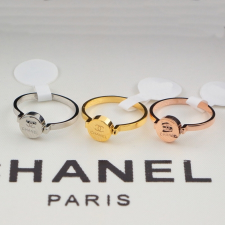 香奈儿字母圆牌活动戒指 钛钢圆形戒指情侣指环批发