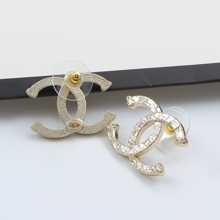 香奈儿立体双C压印耳钉 镀18K钛钢彩金情侣饰品耳环批发