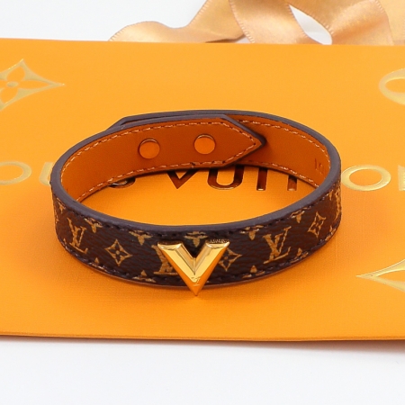LV老花皮质立体V字母手环 欧美时尚皮带钛钢手镯情侣饰品批发